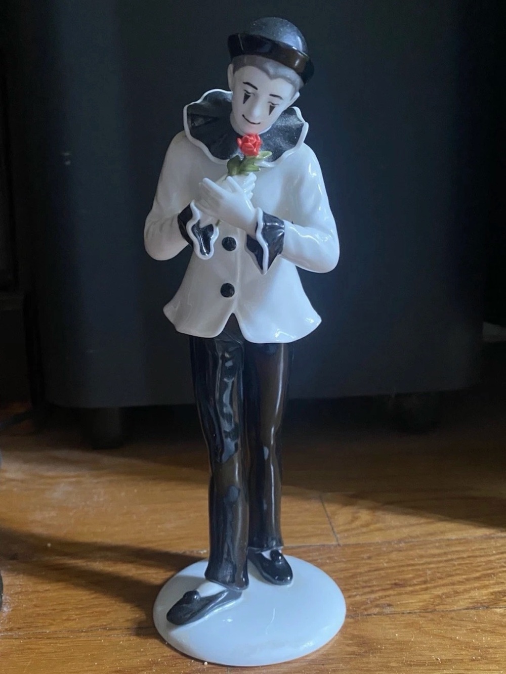LENOX "THE SUITOR"  THE CLASSIC MIME COLLECTION PORCELAIN FIGURINE 8" TALL